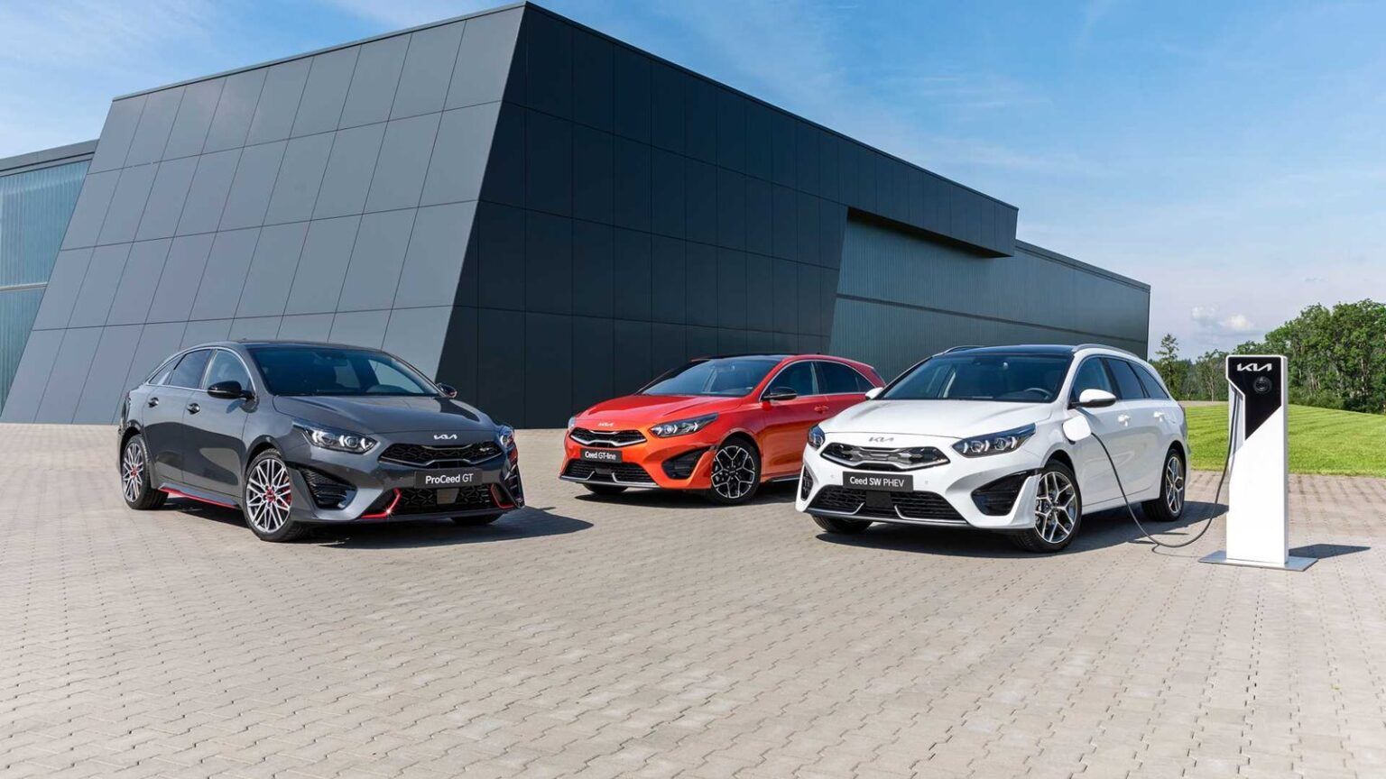 Kia розсекретила оновлене сімейство Ceed: коли почнеться продаж