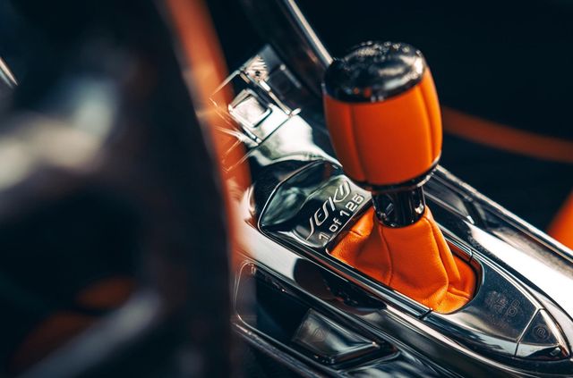 Koenigsegg показав перший товарний екземпляр гіперкара Jesko - фото 468568