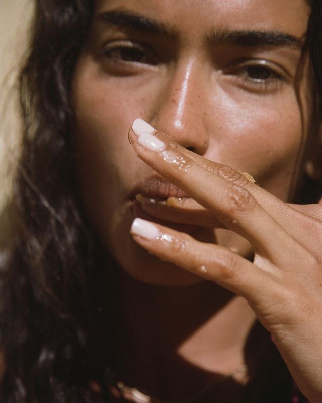 Модель Келлі Гейл заінтригувала фото топлес (18+) - фото 468631