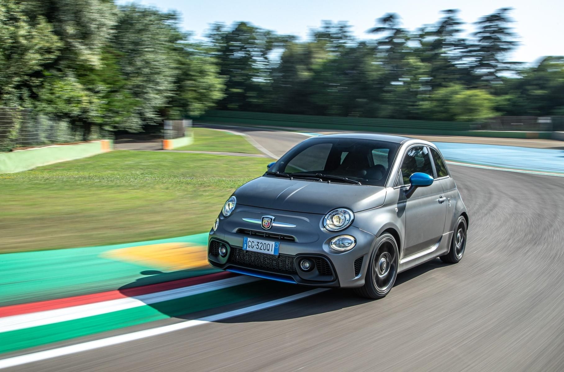 Представлено нову версію хот-хетча Abarth 595: її присвятили Формулі-4