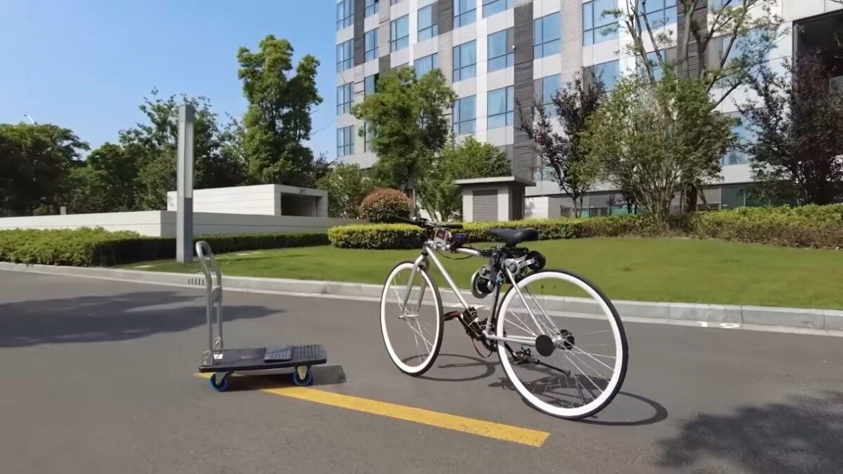 Інженери HUAWEI створили велосипед, який ніколи не падає