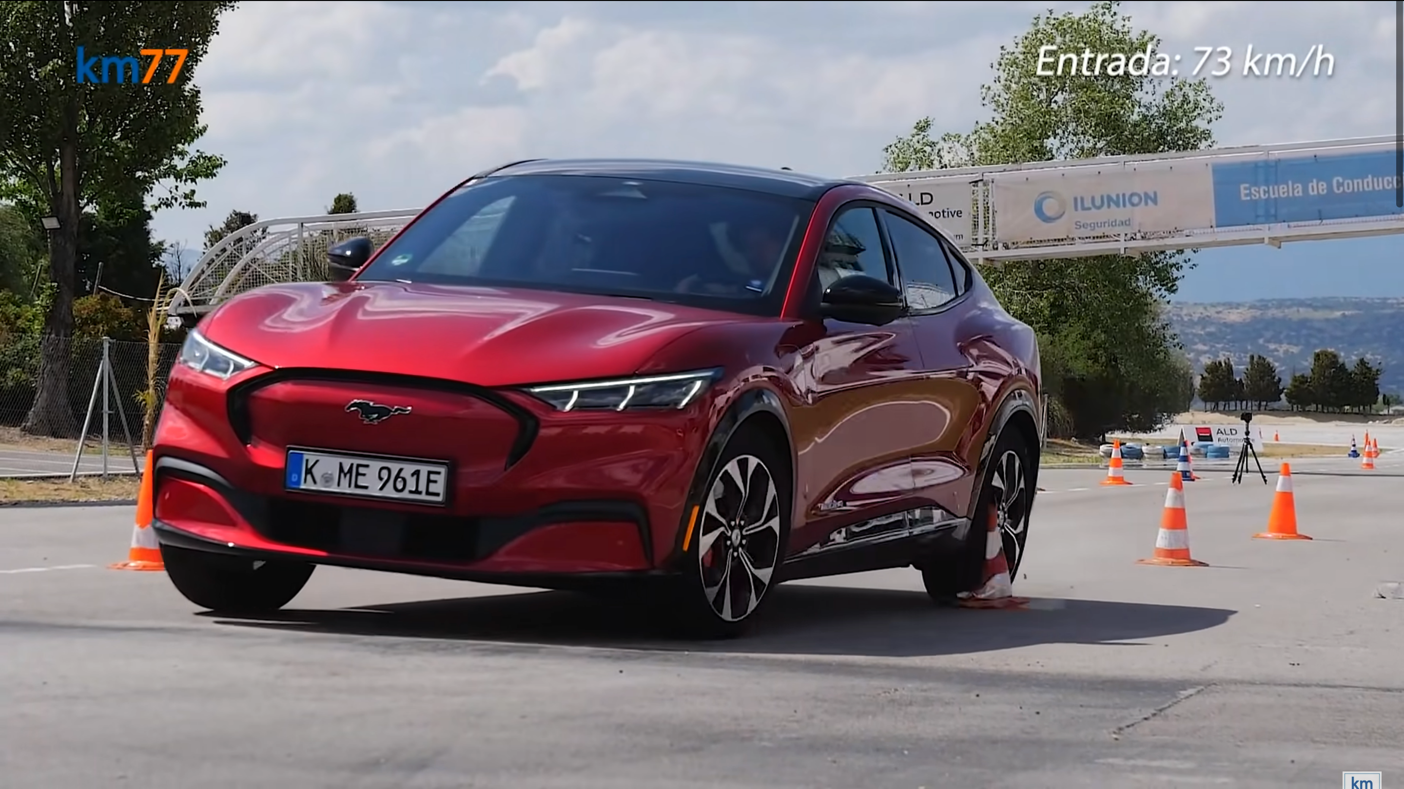 Проходження "лосячого" тесту виявило головний недолік Ford Mustang Mach-E: відео