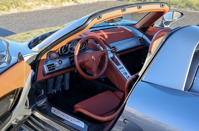 Porsche Carrera GT колишнього чемпіона Формули-1 продали на аукціоні - фото 469013