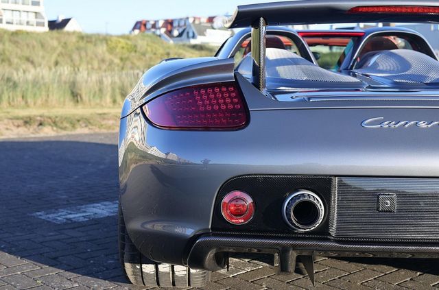 Porsche Carrera GT колишнього чемпіона Формули-1 продали на аукціоні - фото 469014