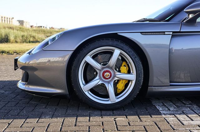 Porsche Carrera GT колишнього чемпіона Формули-1 продали на аукціоні - фото 469018