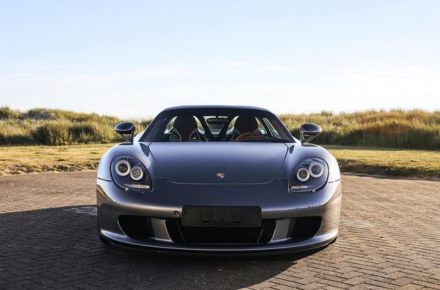 Porsche Carrera GT колишнього чемпіона Формули-1 продали на аукціоні - фото 469020