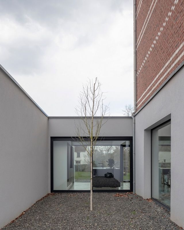 Стареньку віллу в Бельгії перетворили у сучасний дім мрії (фото) - фото 469092