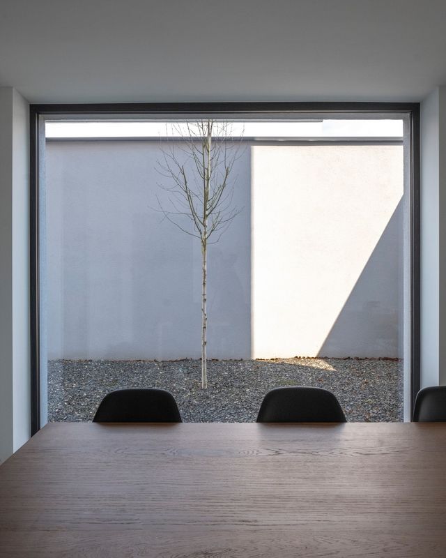 Стареньку віллу в Бельгії перетворили у сучасний дім мрії (фото) - фото 469096