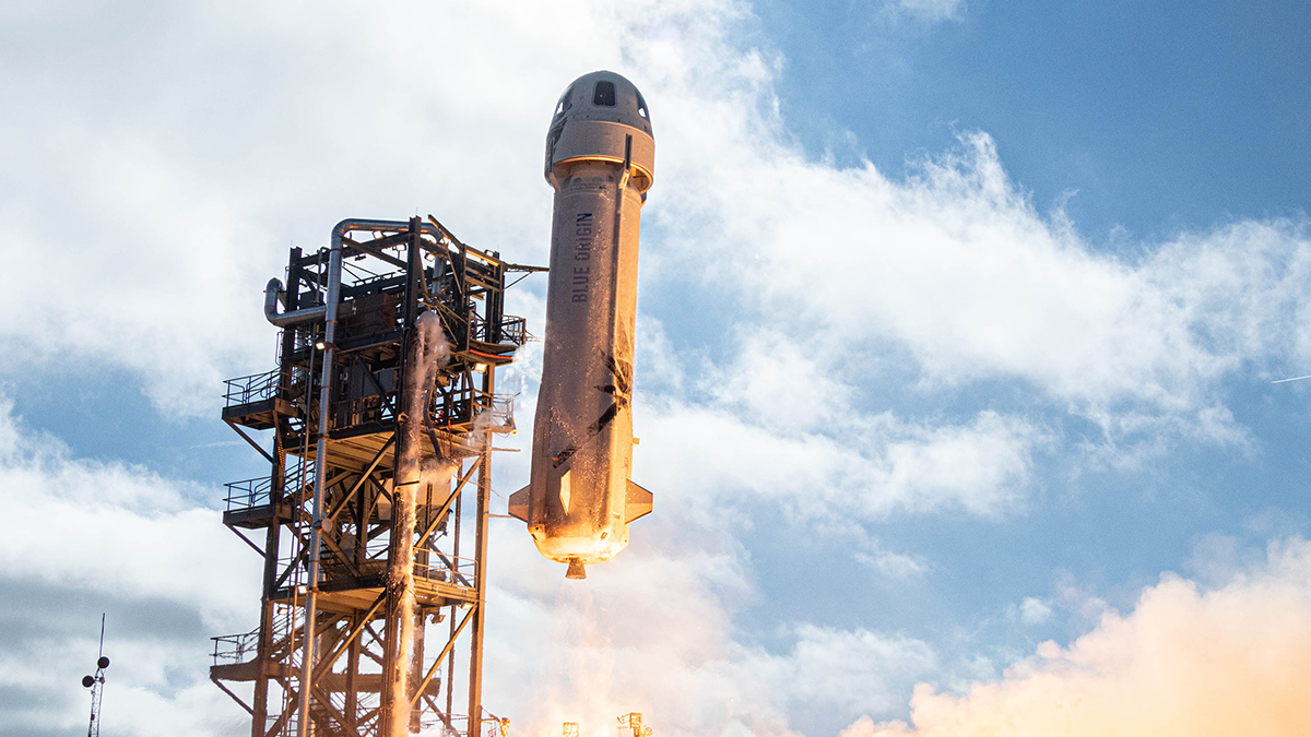 Джефф Безос поділився враженням від польоту у космос та показав відео з космічного корабля