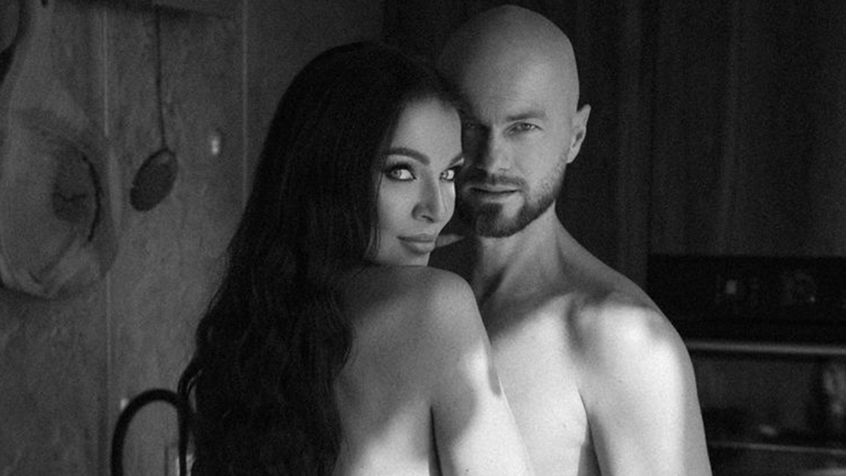 Дружина Влада Ями показала ідеальне тіло у крихітному бікіні: гарячі фото