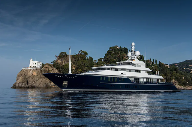 Том Круз відпочиває на розкішній величезній яхті: дивіться, як вона виглядає зсередини - фото 469545