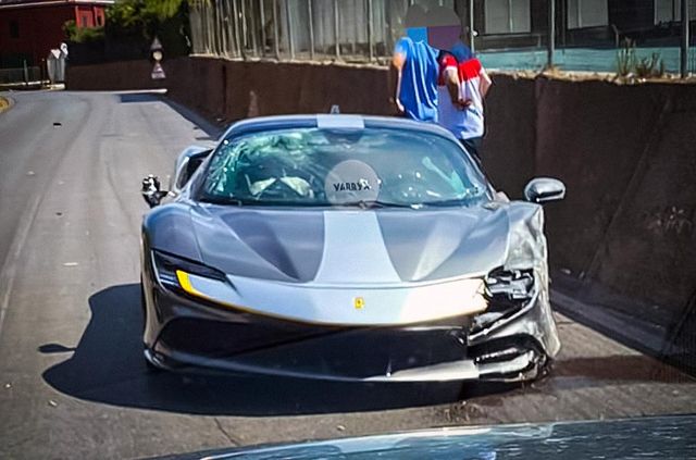 Горе-водій розтрощив найдорожчу нову Ferrari: фото - фото 469617