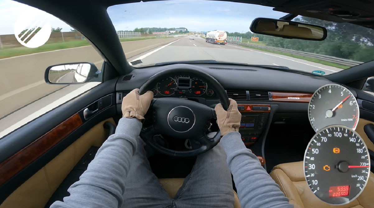 20-річну Audi розігнали до максимальної швидкості на німецькому автобані: шалене відео