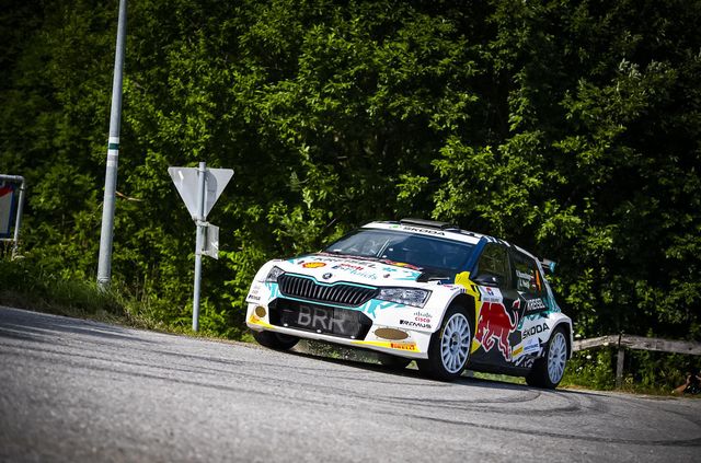 Skoda представила електричну Fabia: вона одразу зайняла призове місце в класі Rally2 - фото 469701