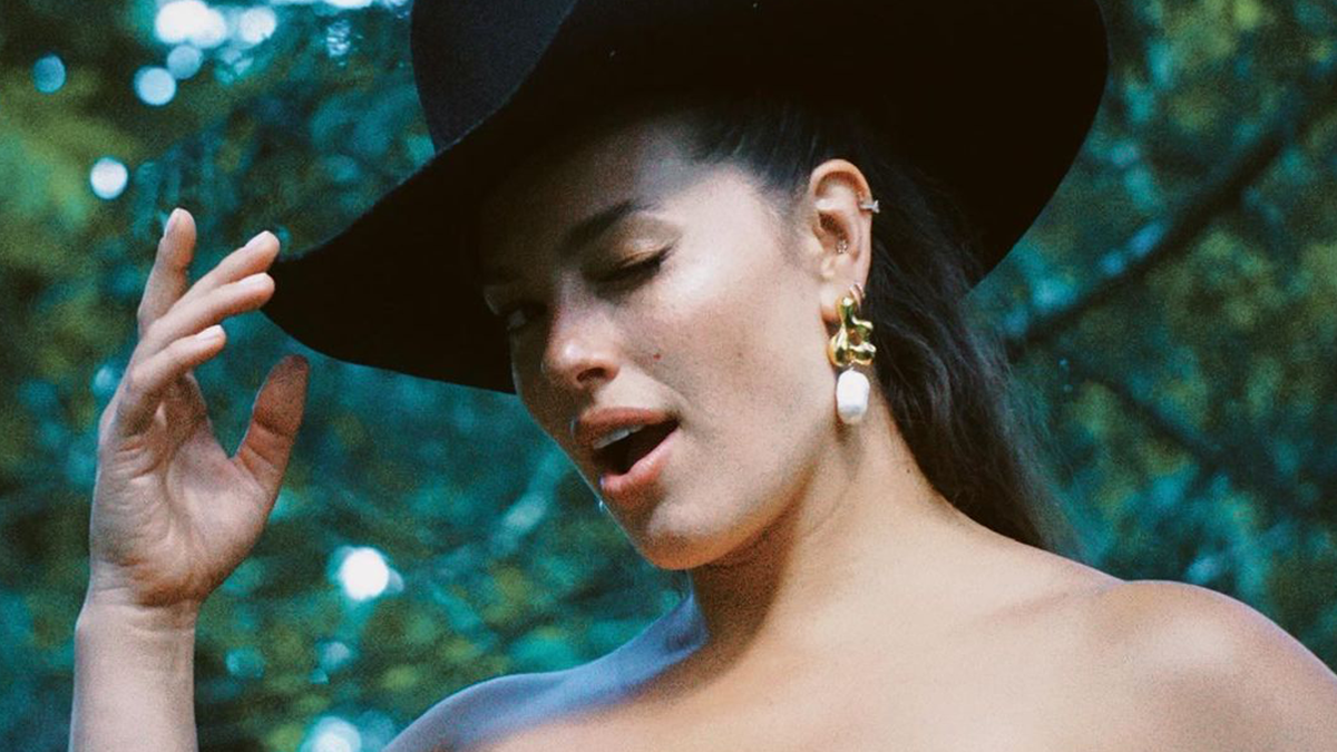 Пишнотіла модель Ешлі Грем повністю оголилася у новій сексуальній фотосесії