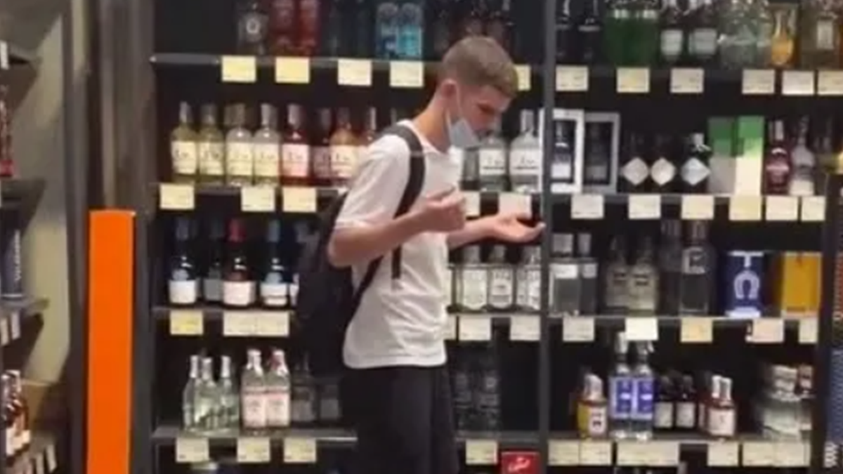 У Києві блогер заради відео розбив віскі за 205 тисяч гривень