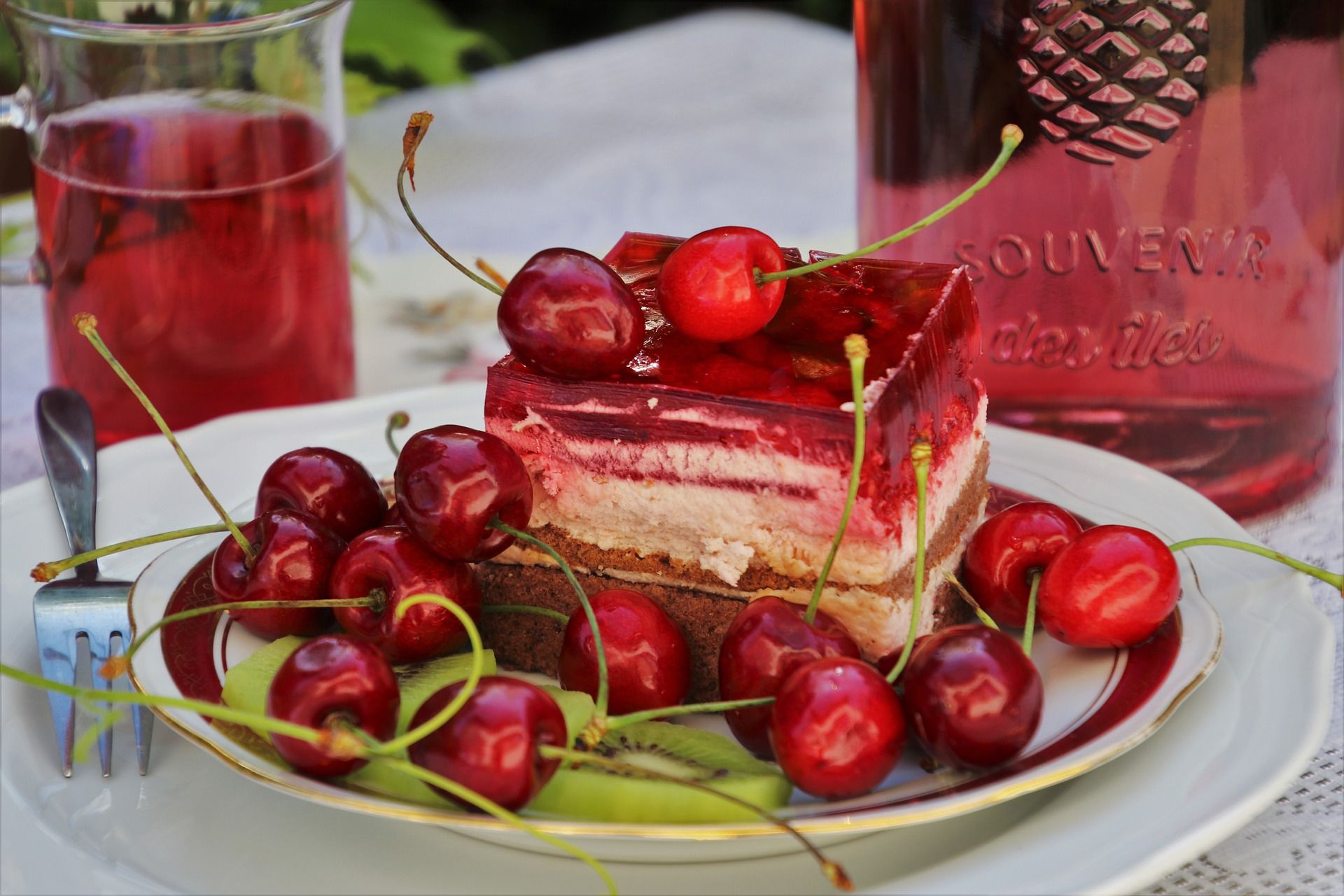 Спека та грози: синоптик попередила про погіршення погоди в Україні