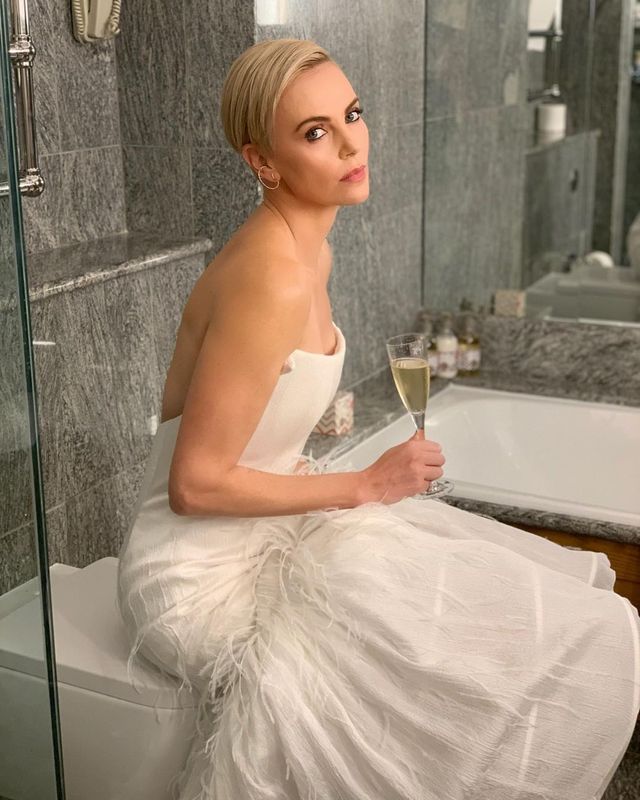 Найгарячіші образи Шарліз Терон за всю кар'єру: добірка фото іменинниці (18+) - фото 470114