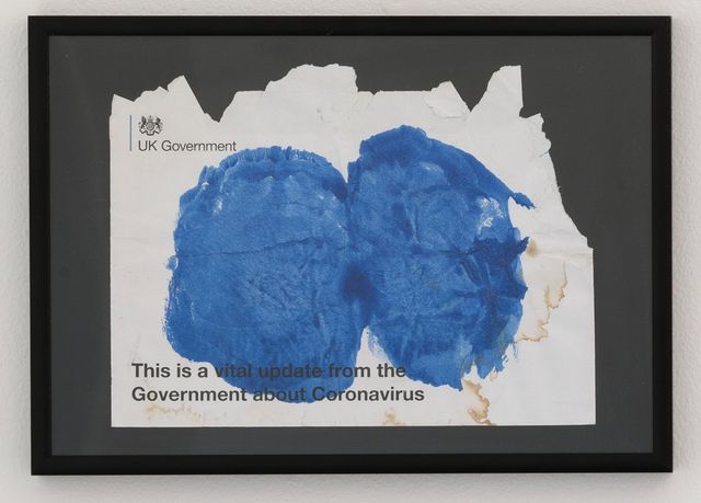 Британські митці зібрали виставку, яка присвячена сідницям: дивіться фото робіт - фото 470231