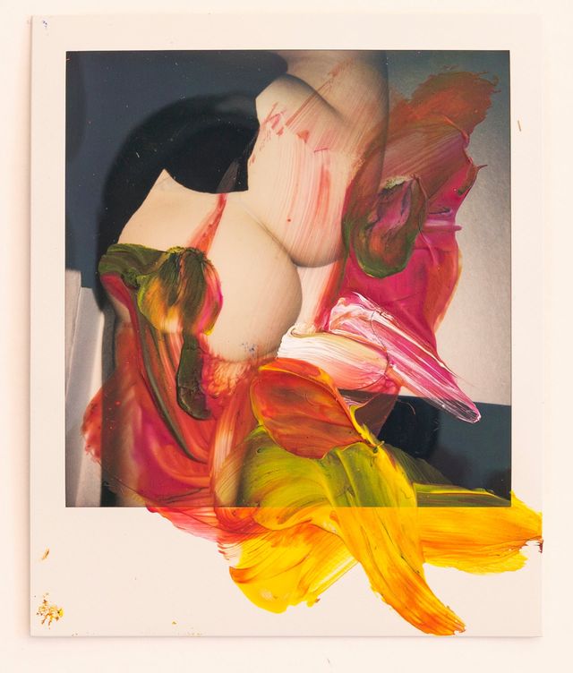 Британські митці зібрали виставку, яка присвячена сідницям: дивіться фото робіт - фото 470235