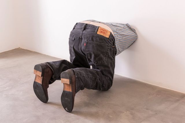 Британські митці зібрали виставку, яка присвячена сідницям: дивіться фото робіт - фото 470237