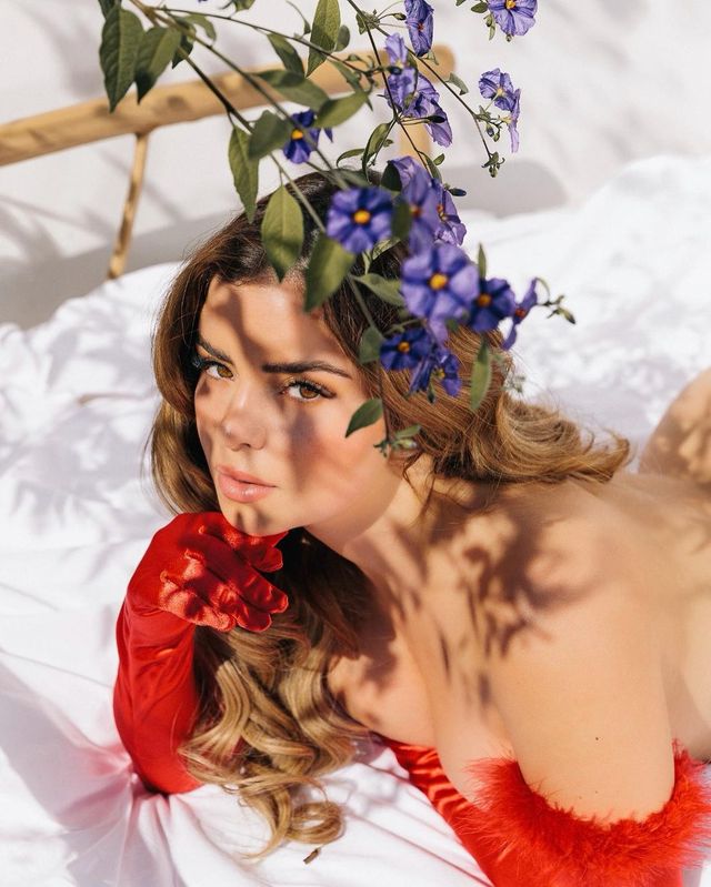 Лише у рукавичках: Демі Роуз заінтригувала голими фото (18+) - фото 470434