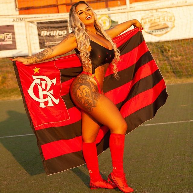 Дівчина схудла на понад 70 кг і стала моделлю та музою футбольного клубу Бразилії - фото 470489
