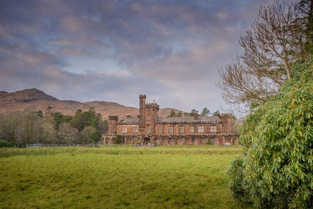 Улюблений замок принца Чарльза продають лише за 1 фунт - фото 470521