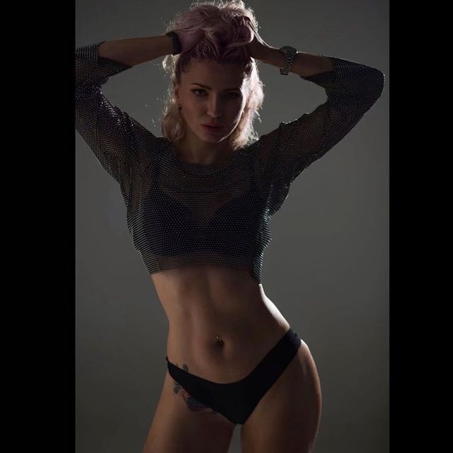 Дівчина тижня: українська тенісистка Ольга Янчук, яка любить оголятися на камеру (18+) - фото 470578