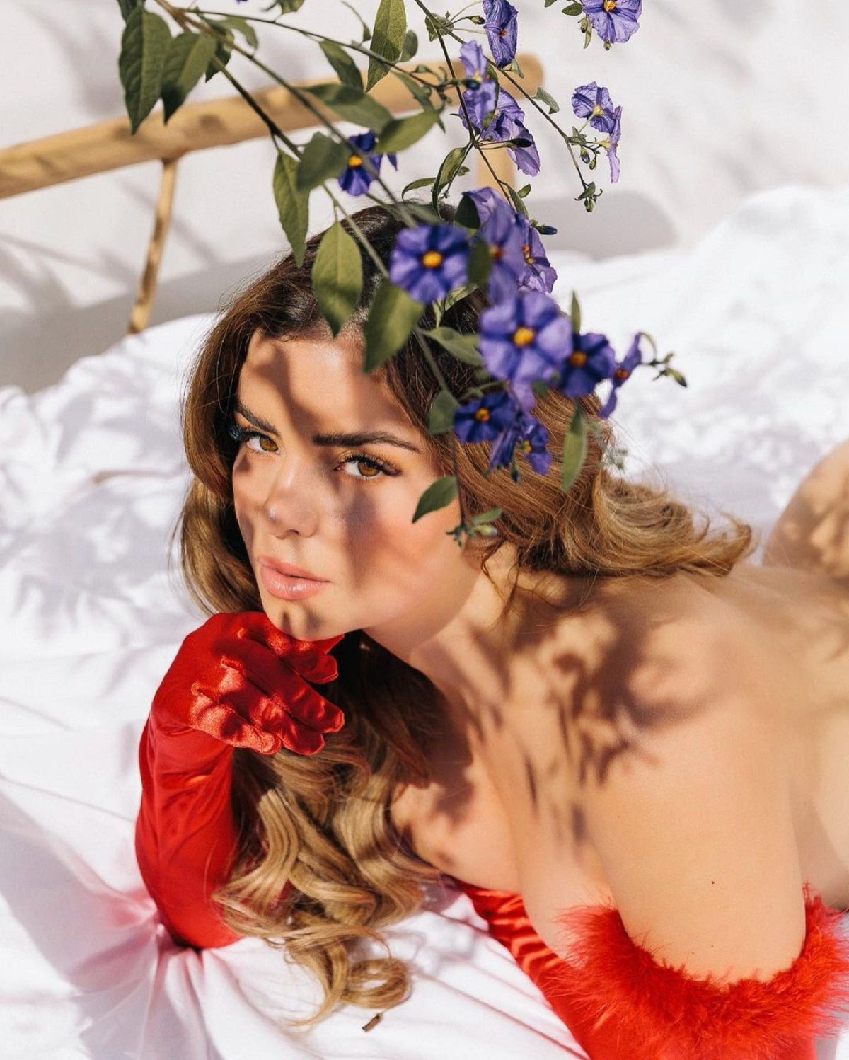 Хтива Рапунцель: модель Демі Роуз приміряла прозору сукню (18+)