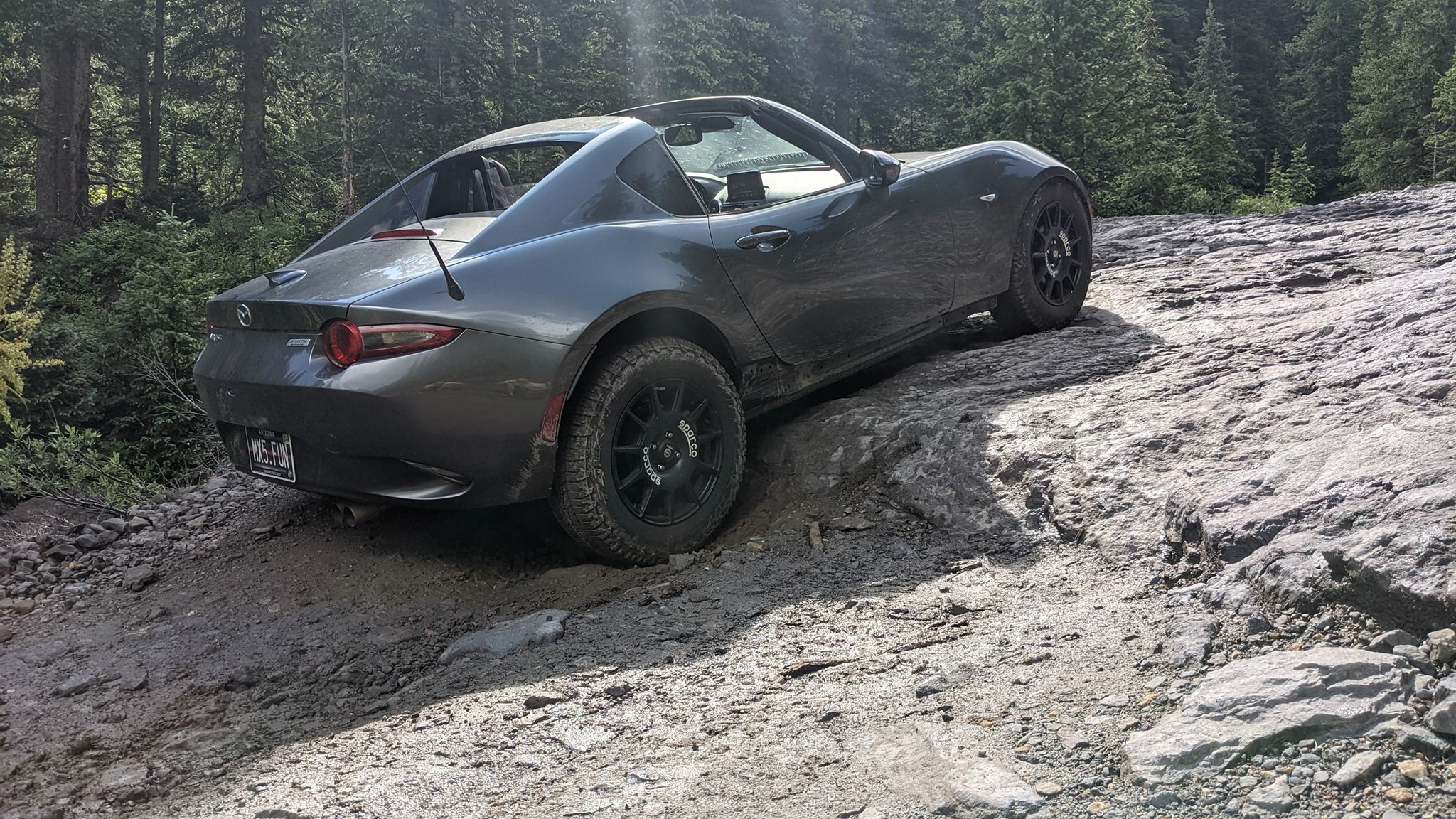 Власник Mazda MX-5 подолав на родстері позашляхову трасу для Jeep
