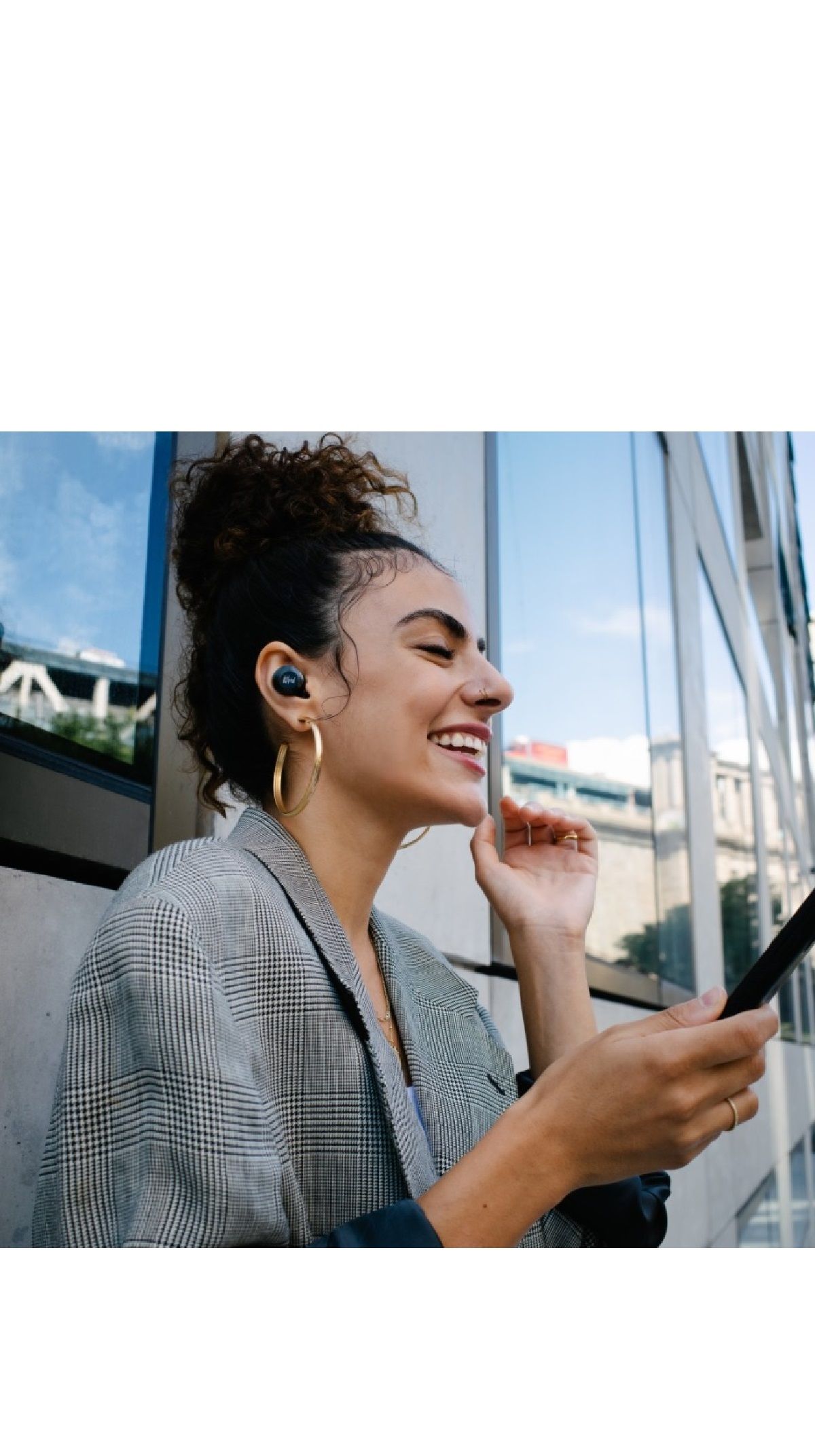 Американці створили навушники, які приймають дзвінки киванням