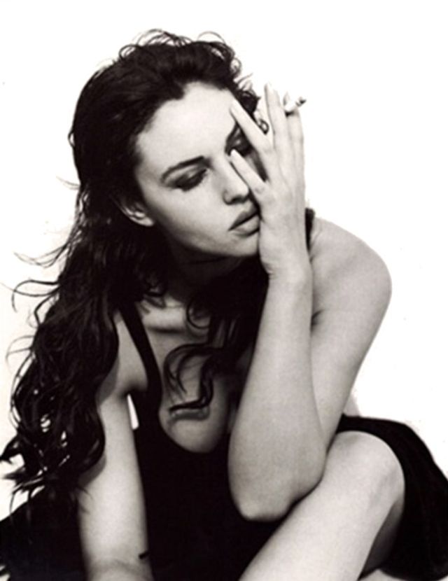 Моніка Белуччі показала гарячі фото 27-річної давності - фото 471312