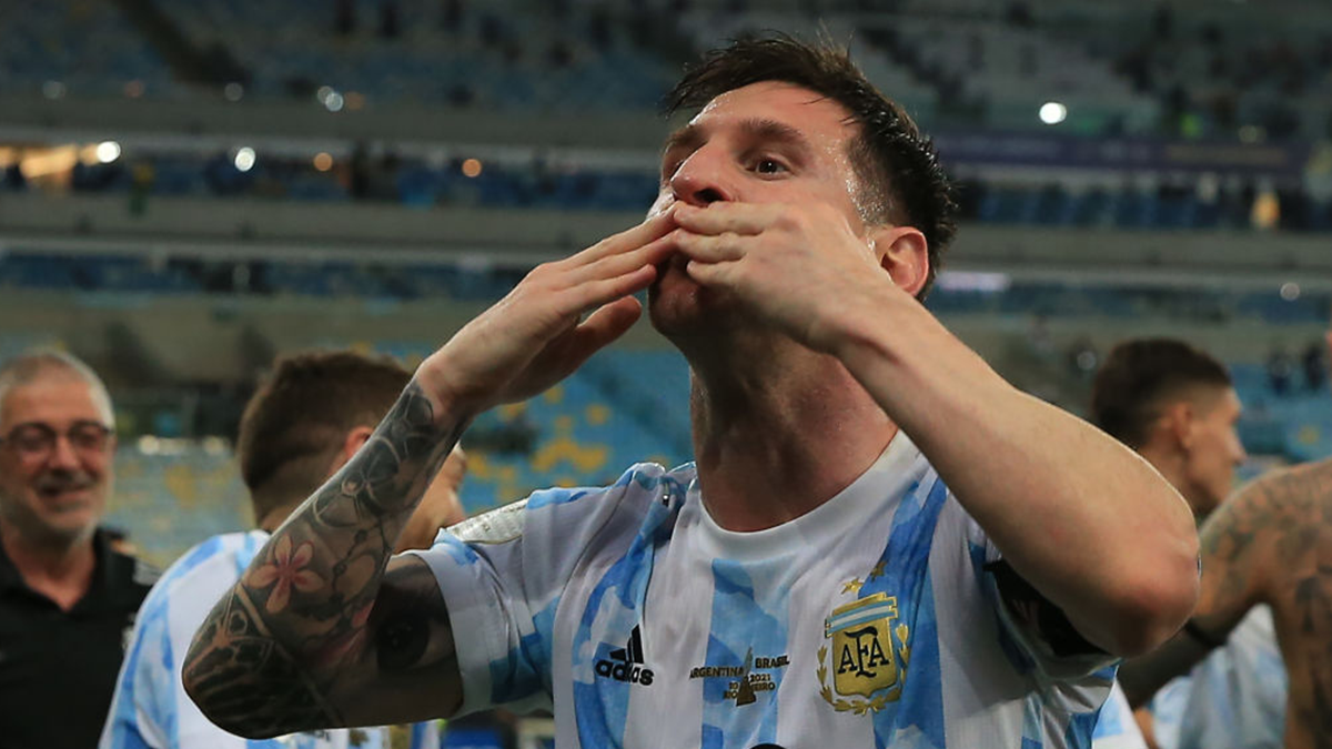 Ліонель Мессі покинув Барселону після 18 років у клубі: прощальне відео з футболістом