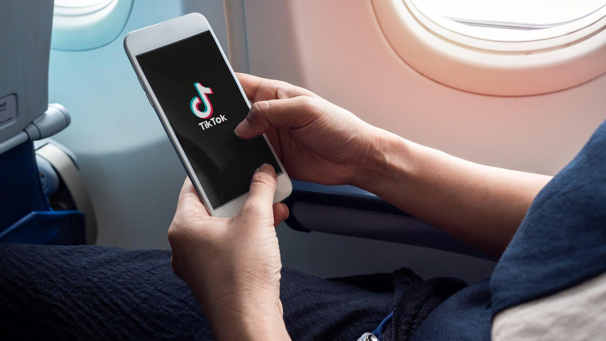Авіакомпанія США запропонувала пасажирам безкоштовно дивитися TikTok під час польоту - фото 1