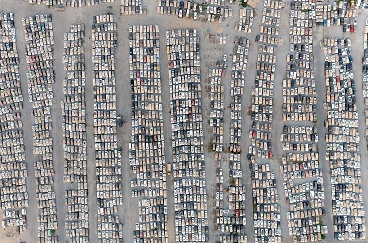 Дивіться, як сушать після повені авто на гігантській стоянці у Китаї (відео)