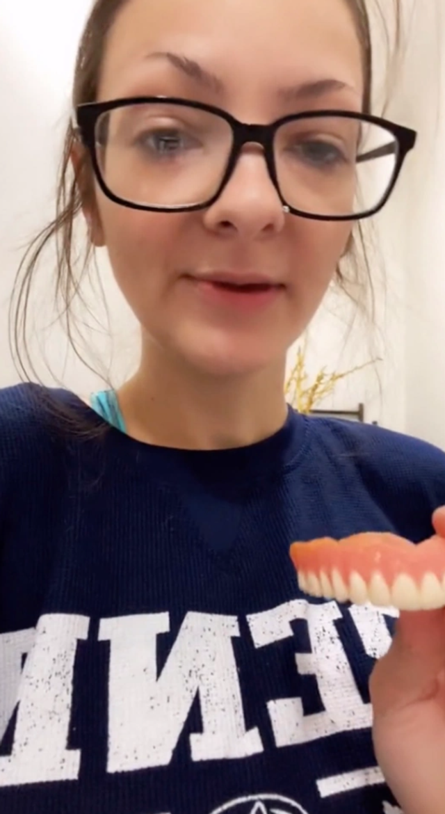 Історія юної американки, яка у 24 роки залишилася без жодного зуба - фото 471618