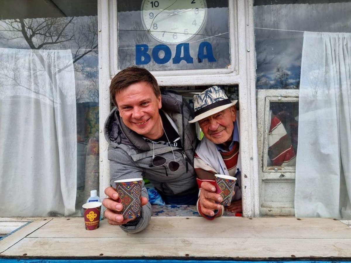 Дмитро Комаров з майбутнім сусідом - фото 1