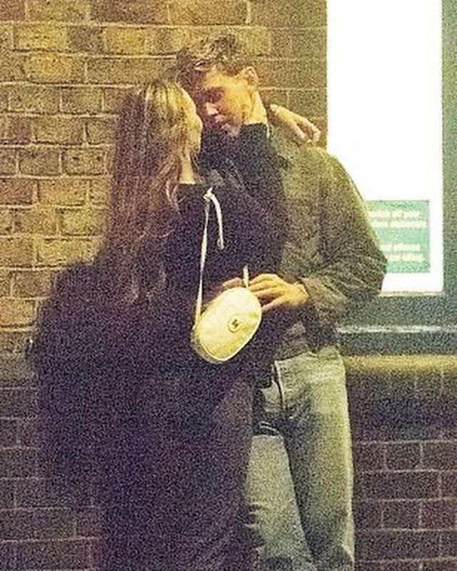 Дочку Джонні Деппа і Ванесси Параді запідозрили у новому романі - фото 471915