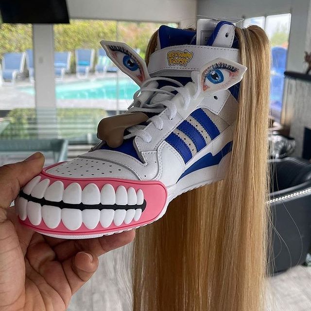 Американський комік створив епатажні кросівки, які викликали ажіотаж в мережі - фото 471981