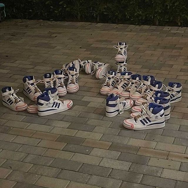 Американський комік створив епатажні кросівки, які викликали ажіотаж в мережі - фото 471982