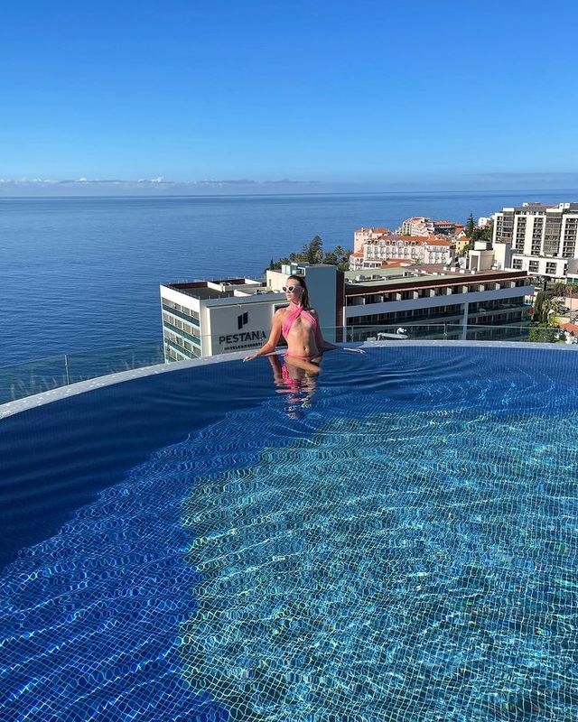 Спокуслива Леся Нікітюк засвітила груди у дуже відвертому бікіні: гарячі фото - фото 472003