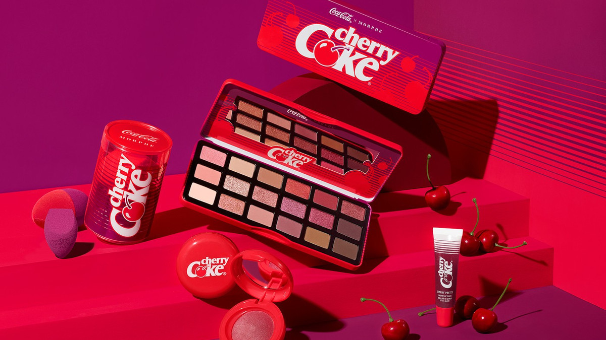 Coca-Cola присвятив колекцію косметики вишневій колі - фото 1