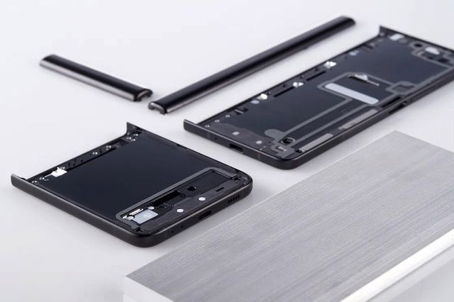 Samsung розповіла, у чому секрет 'живучості' нових Galaxy Z Fold3 і Z Flip3 - фото 472205
