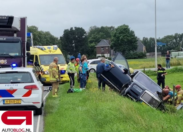 Оманливе відчуття контролю: п'яний водій відправив свій Rolls-Royce Cullinan у канаву - фото 472236