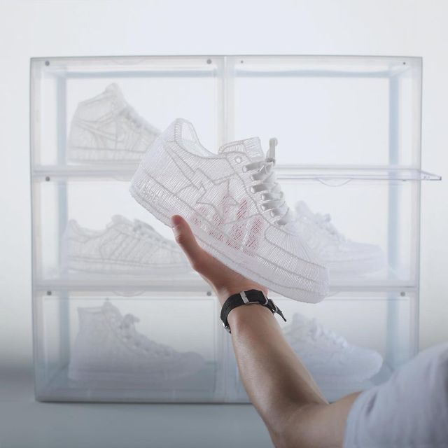 Дивіться, як художник створює скелети культових кросівок - фото 472254