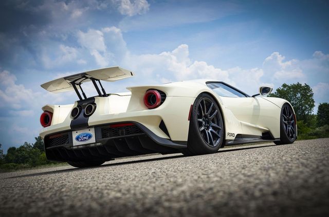 Ford присвятив нову версію суперкара GT гоночному прототипу 1964 року - фото 472304