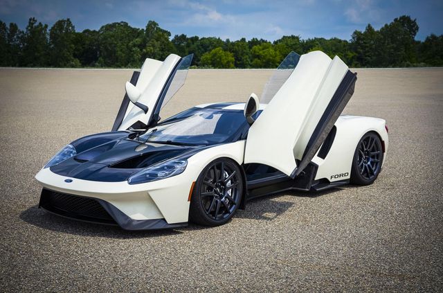 Ford присвятив нову версію суперкара GT гоночному прототипу 1964 року - фото 472309