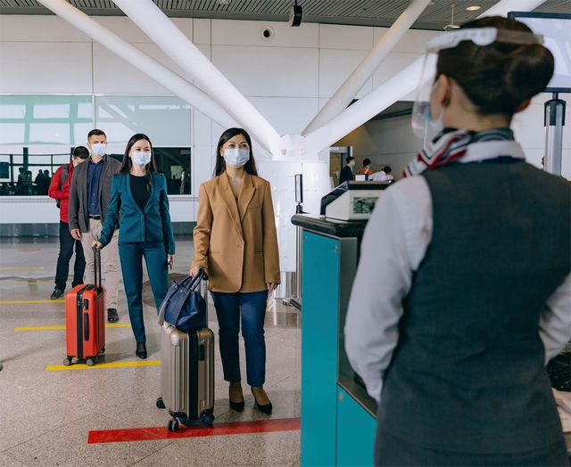 У Казахстані почали зважувати пасажирів перед польотом: навіщо це роблять - фото 472353