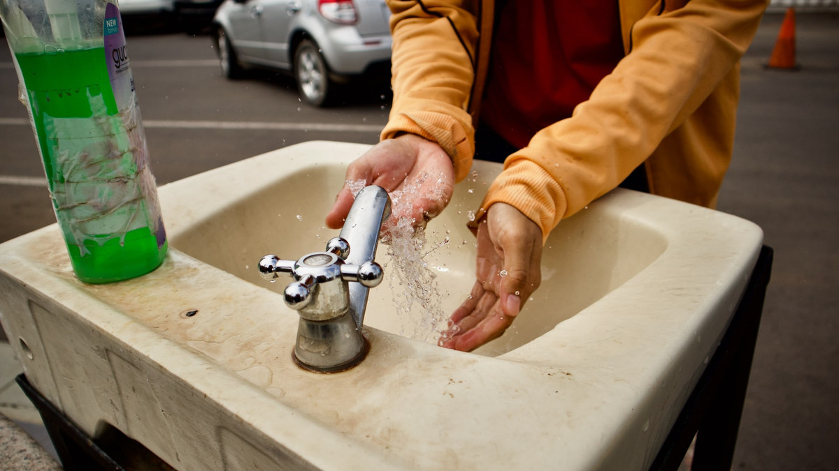 Скільки жителів Європи миє руки після туалету - фото 1